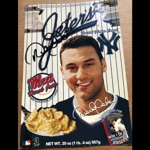 Authentic autographed 2000 Derek Jeters Frosted Flakes Cereal Card.